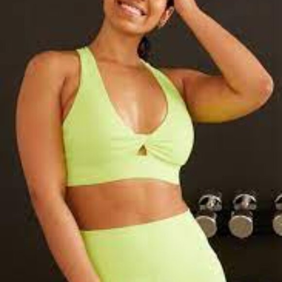 Fabletics - Oasis Twist Medium Impact Sports Bra - Yellow - Picture 2 of 3